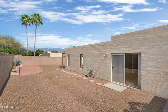 1897 N Fountain Park Drive, Tucson, AZ 85715