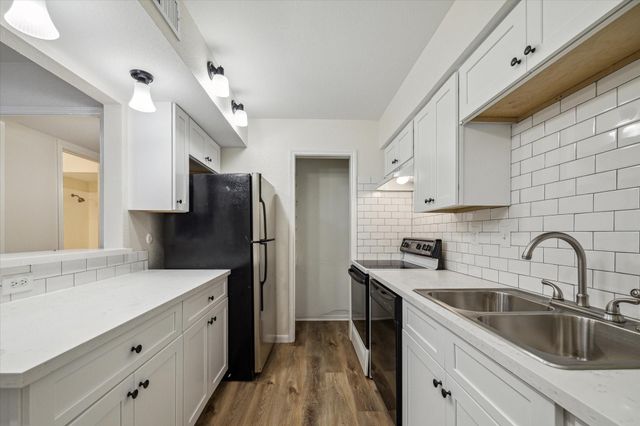 11540 Chimney Rock Road 128, Houston, TX 77035