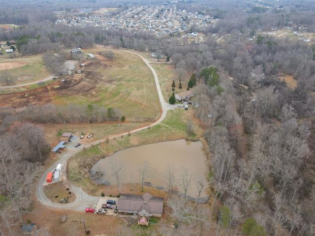 166 Double Bridge Road, Boiling Springs, SC 29316