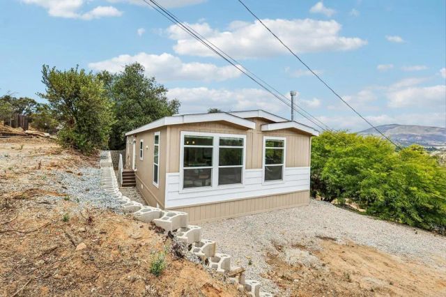 1052 Ranchito Vista, Alpine, CA 91901