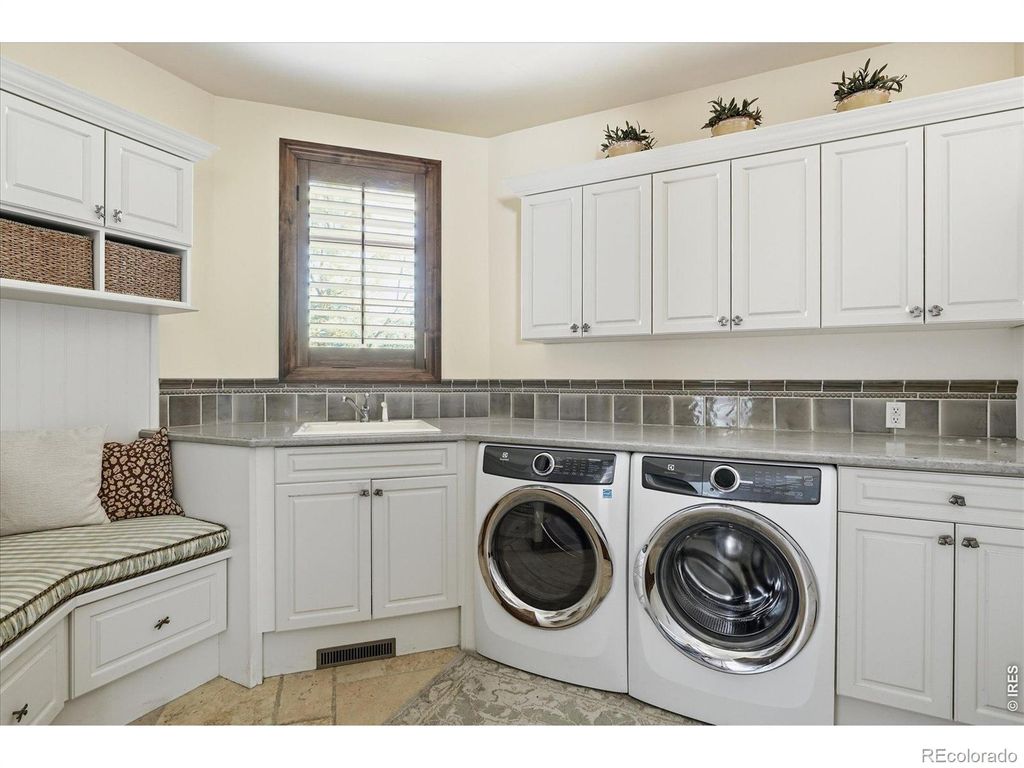 Image 20 of property listing at 4053 E Iris Court, Greenwood Village, CO 80121