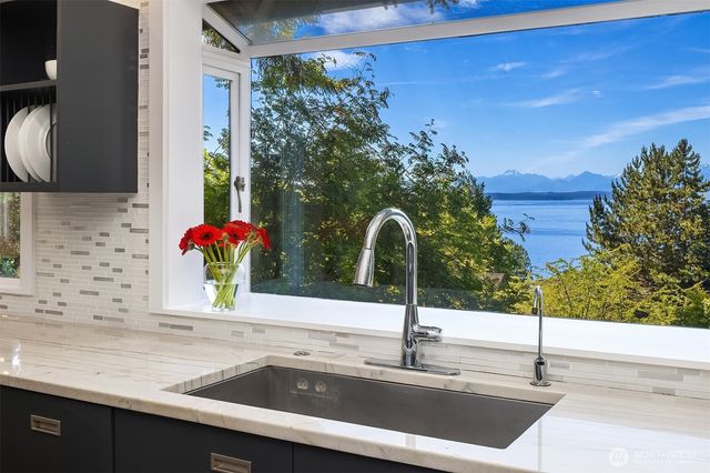 895 NW Elford Drive, Seattle, WA 98177