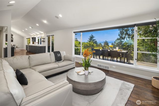 895 NW Elford Drive, Seattle, WA 98177