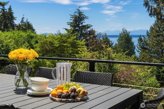 895 NW Elford Drive, Seattle, WA 98177