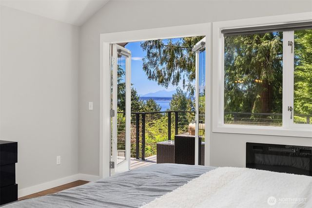 895 NW Elford Drive, Seattle, WA 98177