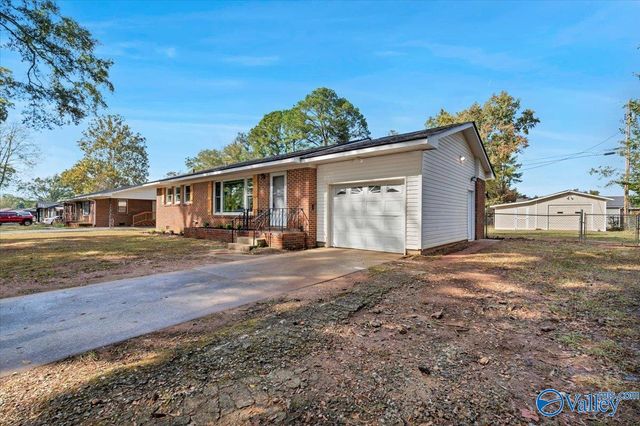 1318 Sheraton Road SE, Decatur, AL 35603