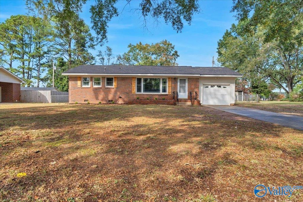 1318 Sheraton Road SE, Decatur, AL 35603