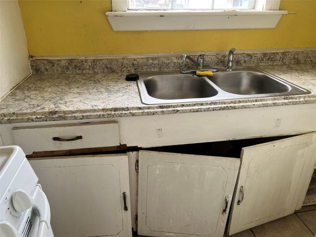 5745 Newport Street, Houston, TX 77023