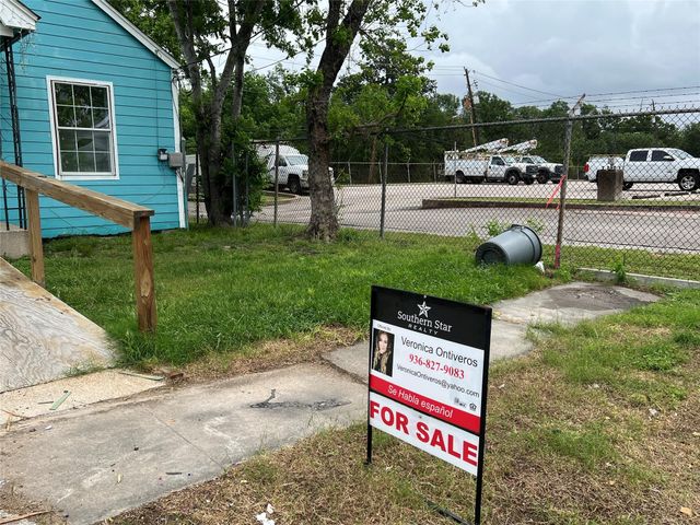 5745 Newport Street, Houston, TX 77023