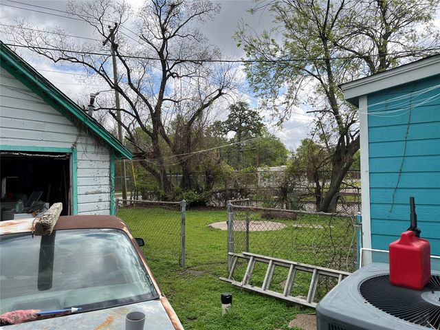 5745 Newport Street, Houston, TX 77023