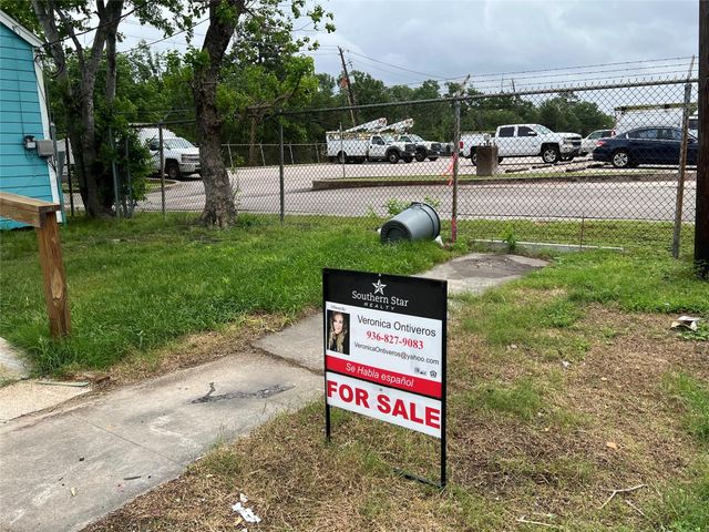 5745 Newport Street, Houston, TX 77023