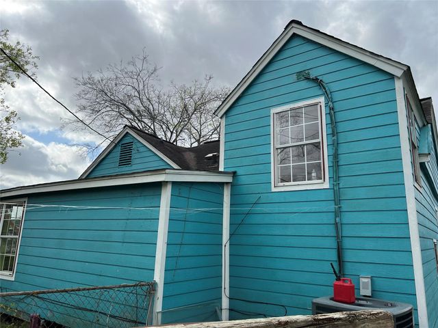 5745 Newport Street, Houston, TX 77023