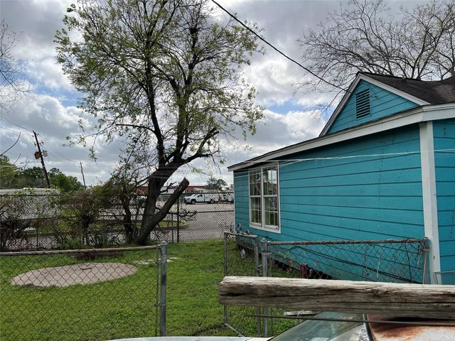 5745 Newport Street, Houston, TX 77023