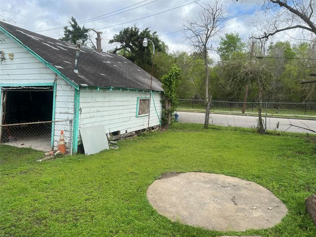 5745 Newport Street, Houston, TX 77023