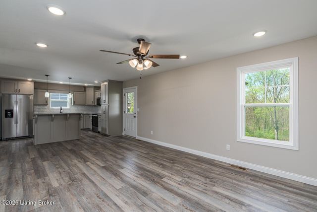 389 Williamsburg Dr, Mt Washington, KY 40047