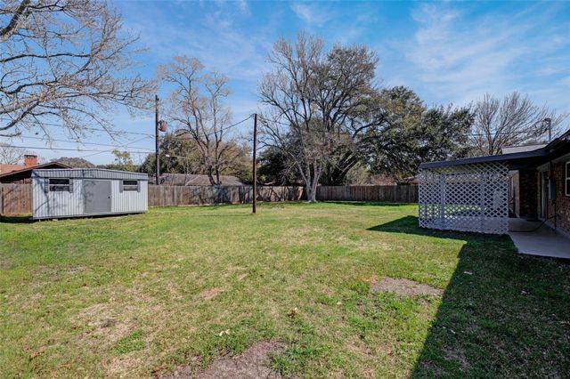605 Helms Avenue, Wharton, TX 77488