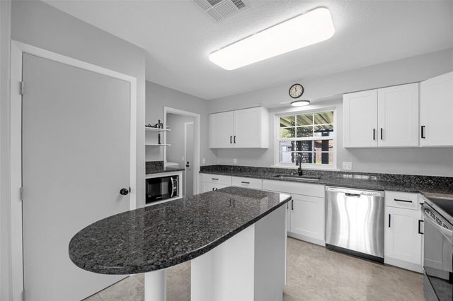 605 Helms Avenue, Wharton, TX 77488