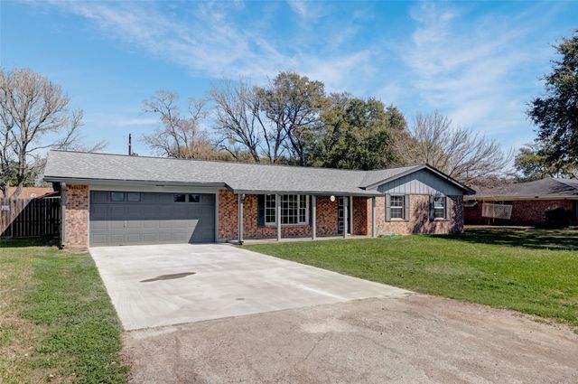 605 Helms Avenue, Wharton, TX 77488