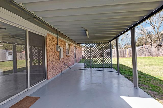 605 Helms Avenue, Wharton, TX 77488