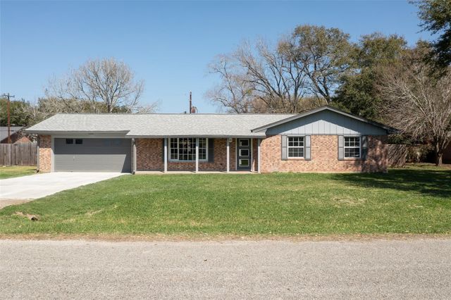 605 Helms Avenue, Wharton, TX 77488