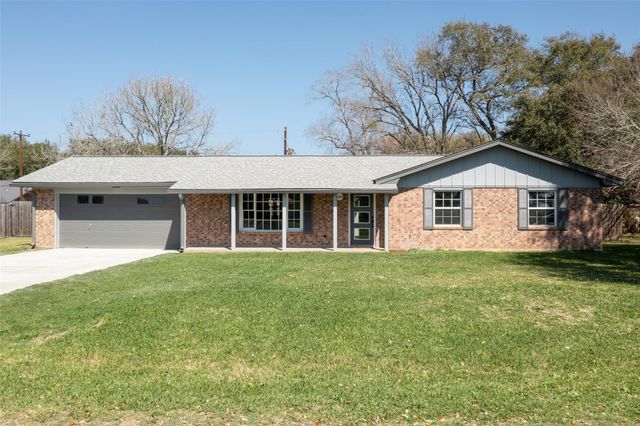 605 Helms Avenue, Wharton, TX 77488
