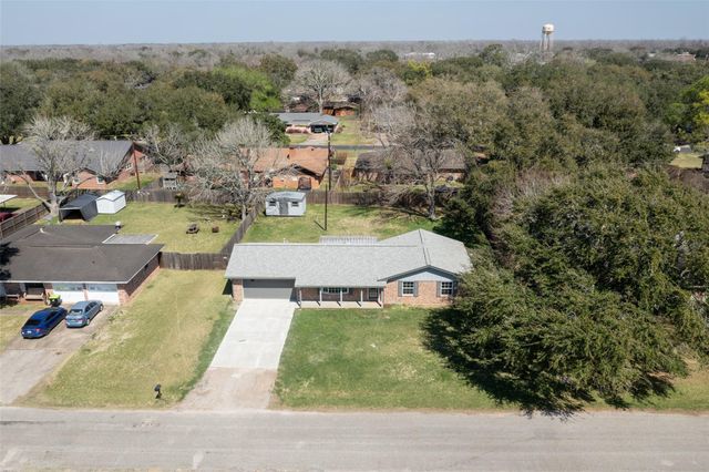 605 Helms Avenue, Wharton, TX 77488