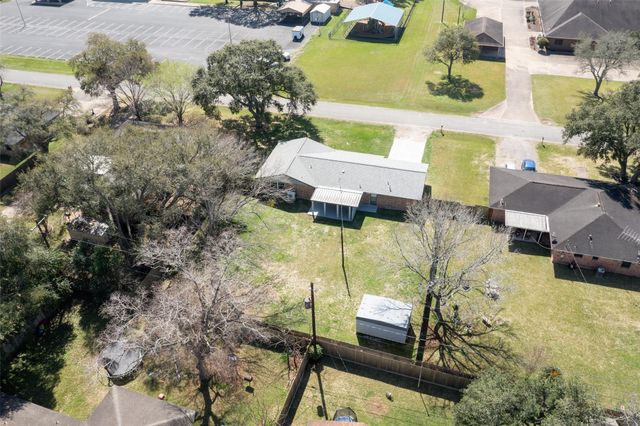 605 Helms Avenue, Wharton, TX 77488