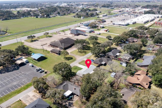 605 Helms Avenue, Wharton, TX 77488