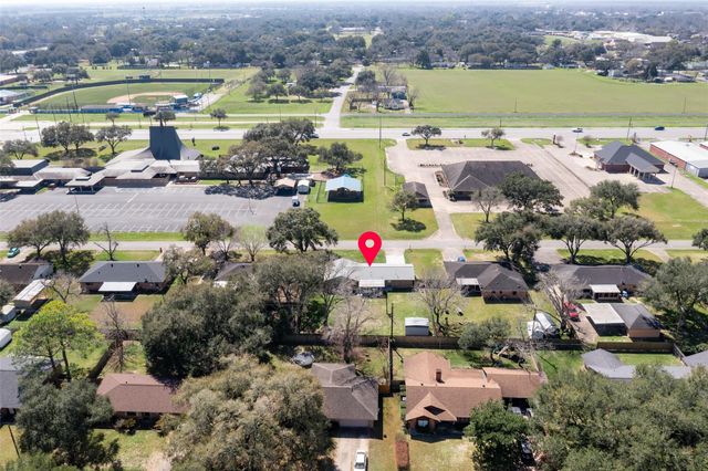 605 Helms Avenue, Wharton, TX 77488