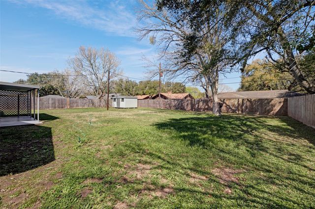 605 Helms Avenue, Wharton, TX 77488