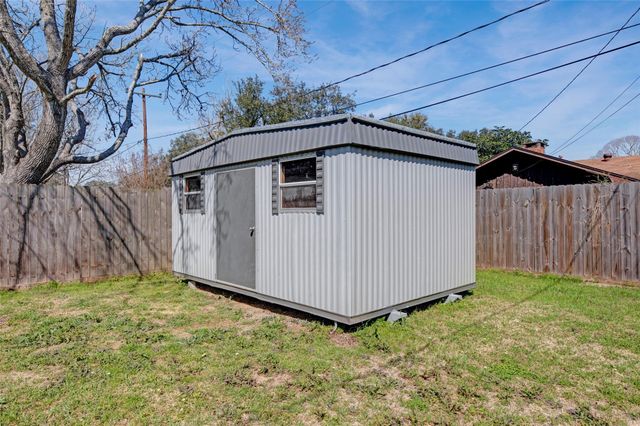 605 Helms Avenue, Wharton, TX 77488