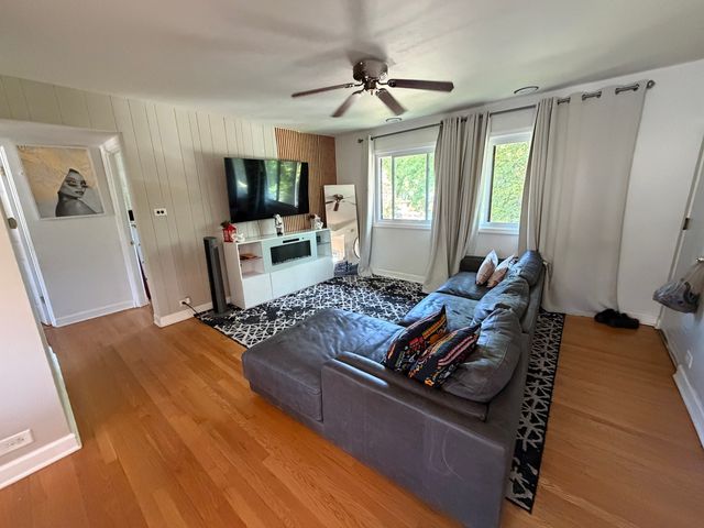 1605 Monroe Street 4, Evanston, IL 60202