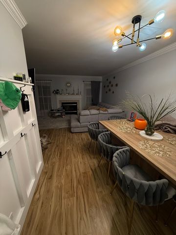 1063 Stillwater Road 1063, Elgin, IL 60120