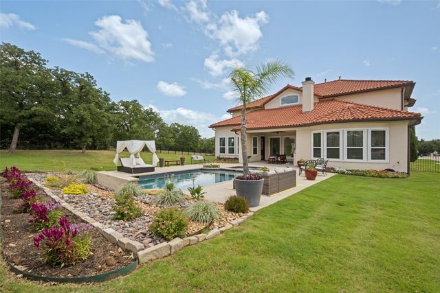 2501 Oak Bluff Drive, Corinth, TX 76210