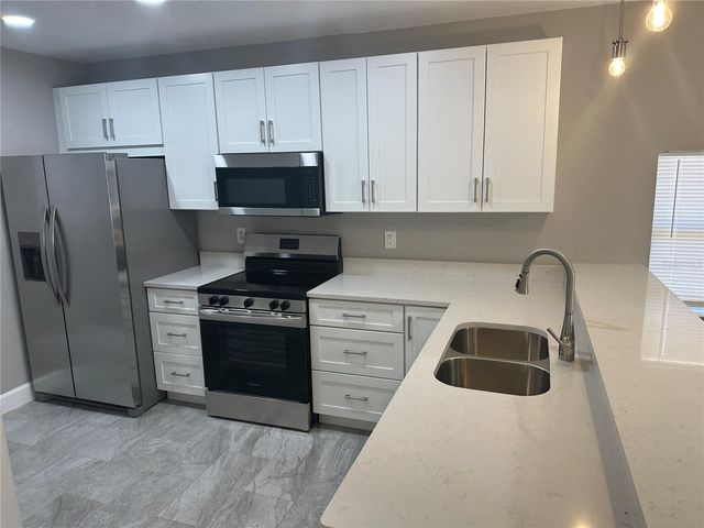 2901 20TH STREET N, St Petersburg, FL 33713