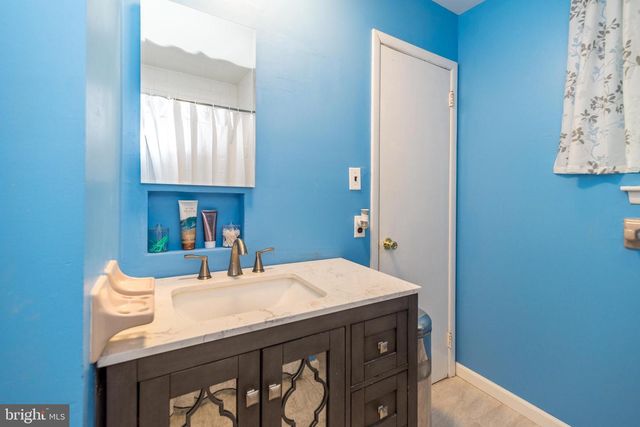 117 CALDERWOOD LN, Mount Laurel, NJ 08054