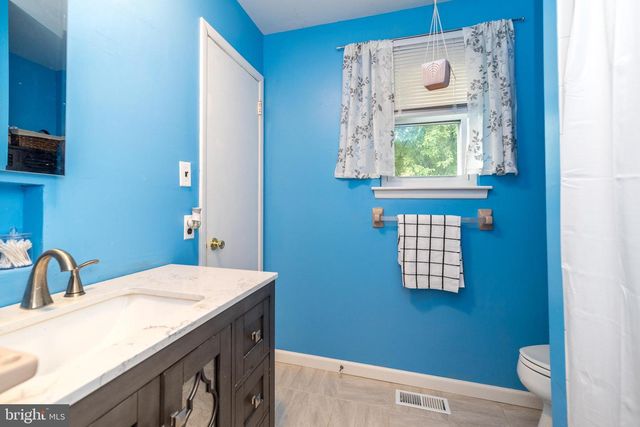 117 CALDERWOOD LN, Mount Laurel, NJ 08054