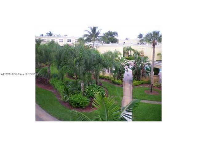 18101 NW 68th Ave D210, Hialeah, FL 33015