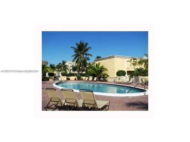 18101 NW 68th Ave D210, Hialeah, FL 33015