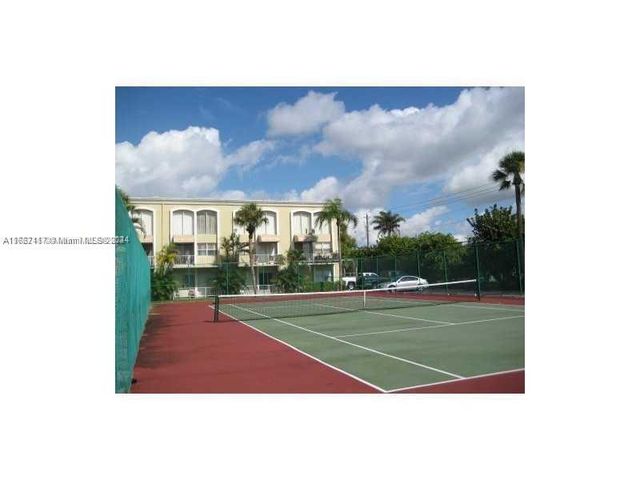 18101 NW 68th Ave D210, Hialeah, FL 33015