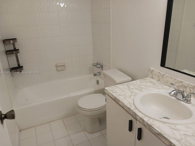 18101 NW 68th Ave D210, Hialeah, FL 33015