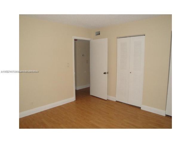 18101 NW 68th Ave D210, Hialeah, FL 33015
