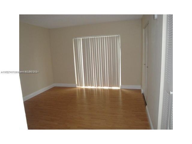 18101 NW 68th Ave D210, Hialeah, FL 33015