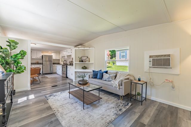 12 Pearl Court, Merrimack, NH 03054