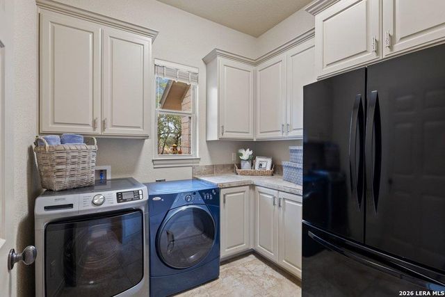 232 Crooked Oak, Round Mountain, TX 78663