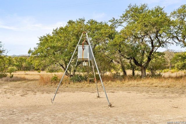 232 Crooked Oak, Round Mountain, TX 78663