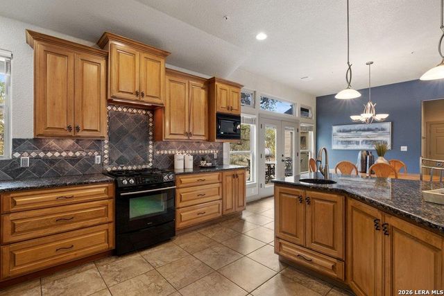 232 Crooked Oak, Round Mountain, TX 78663