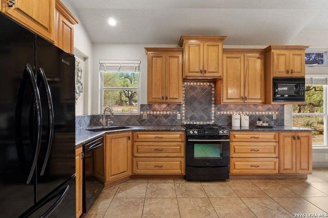 232 Crooked Oak, Round Mountain, TX 78663