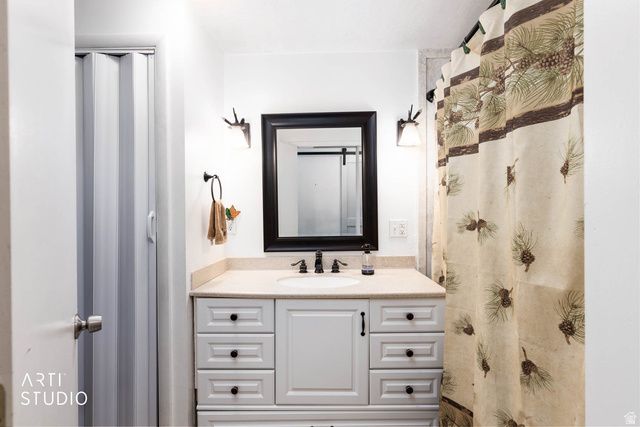 915 HISLOP DR, Ogden, UT 84404