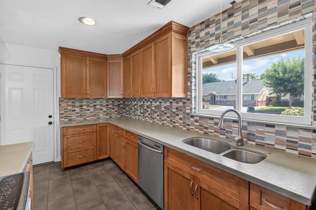 1401 Wyant Way, Sacramento, CA 95864